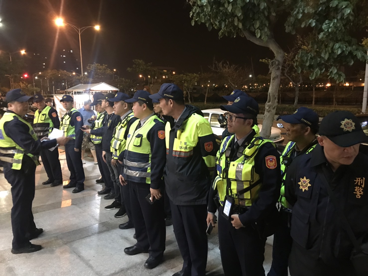 清水警方動員警力33名執行專案勤務。 圖 :清水警察分局/提供 清水警方動員警力33名執行專案勤務。 圖 :清水警察分局/提供