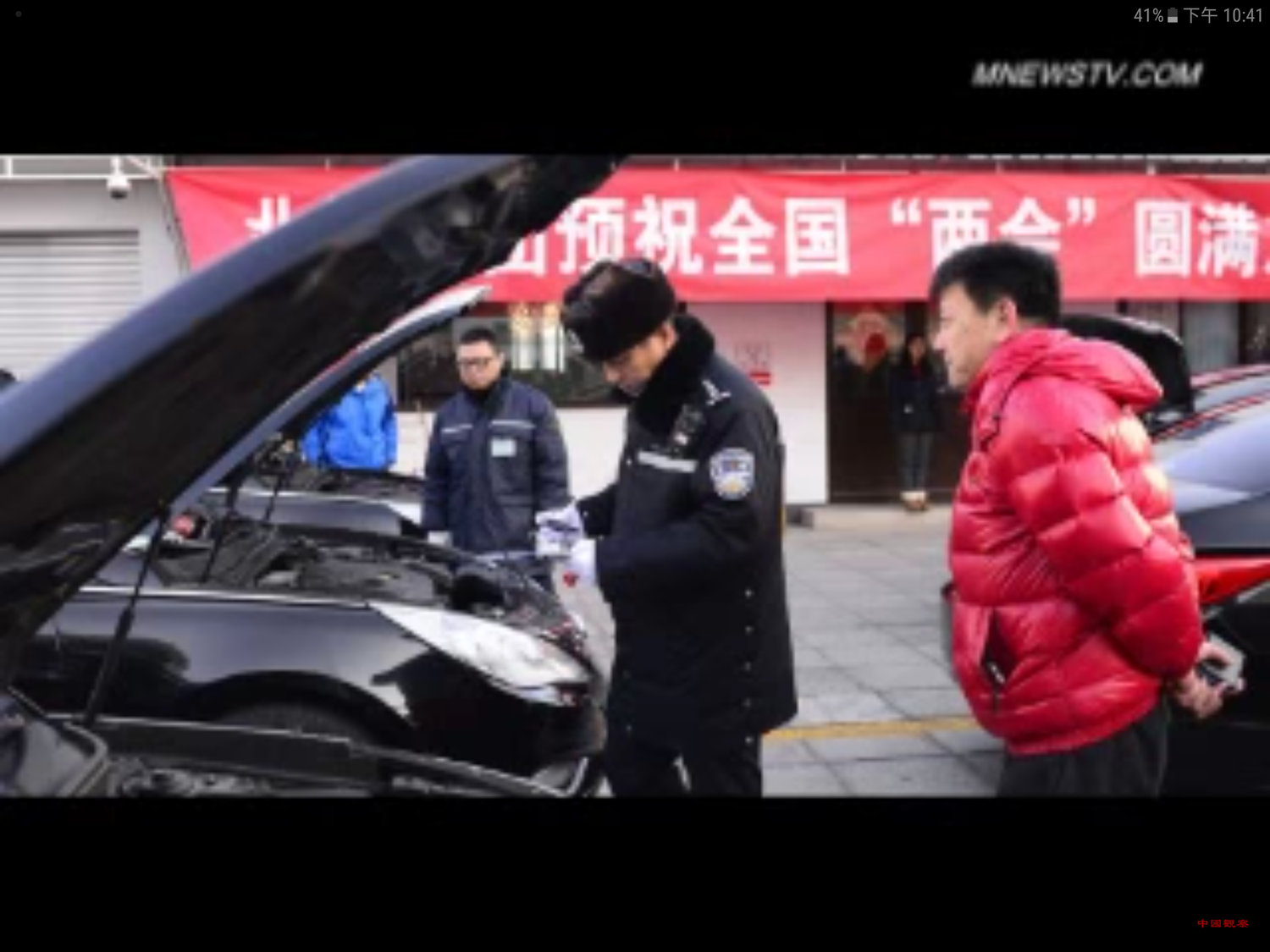 由於進京高速路口的檢查站「逢車必查、逢人必檢」,造成北京市交通嚴重擁堵。 圖:翻攝自Youtube 由於進京高速路口的檢查站「逢車必查、逢人必檢」,造成北京市交通嚴重擁堵。 圖:翻攝自Youtube