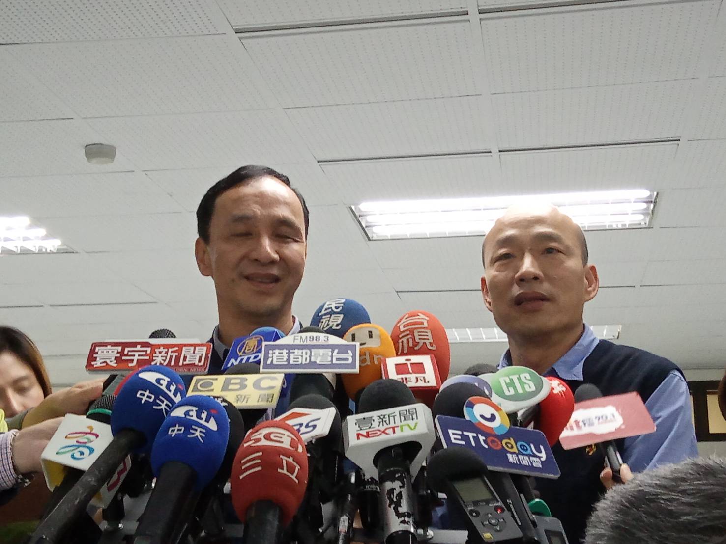 朱立倫(左)南下拜會韓國瑜,會晤一個小時。 圖:孫家銘/攝 朱立倫(左)南下拜會韓國瑜,會晤一個小時。 圖:孫家銘/攝