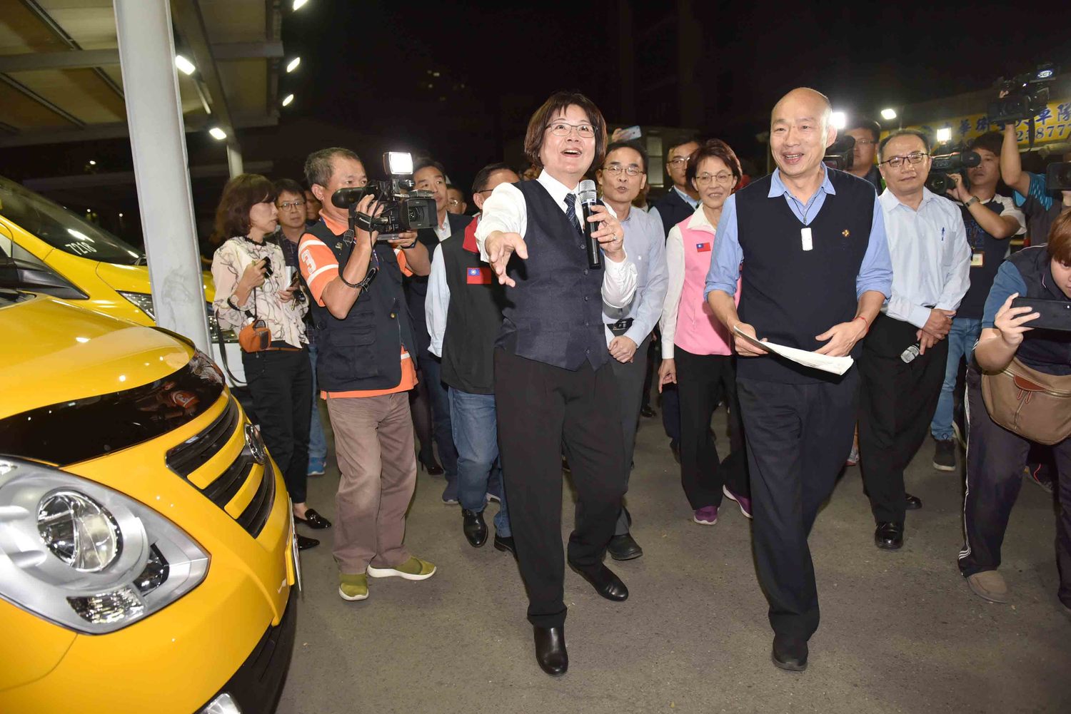 韓國瑜巡視計程車隊。 圖:高雄市新聞局/提供 韓國瑜巡視計程車隊。 圖:高雄市新聞局/提供