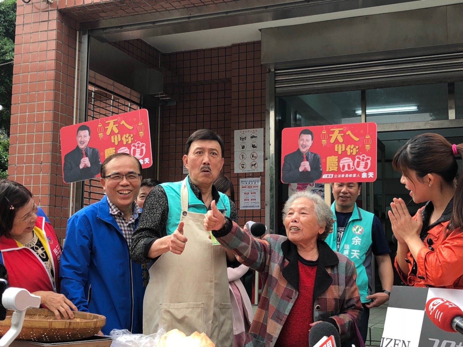 余天「回鍋」補選三重立委,小眾路線是爭取選票策略之一,頗有斬獲。 圖:余天競選團隊/提供 余天「回鍋」補選三重立委,小眾路線是爭取選票策略之一,頗有斬獲。 圖:余天競選團隊/提供