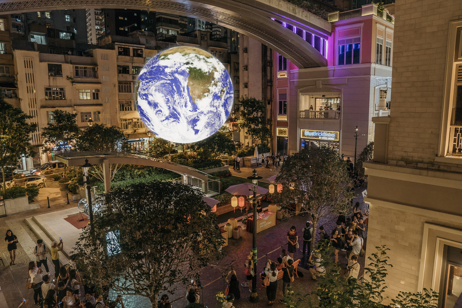 曾在台灣造成打卡炫風的巨大地球《蓋亞( Gaia )》,這次到香港展出將有不同特效。 圖/主辦單位提供 曾在台灣造成打卡炫風的巨大地球《蓋亞( Gaia )》,這次到香港展出將有不同特效。 圖/主辦單位提供
