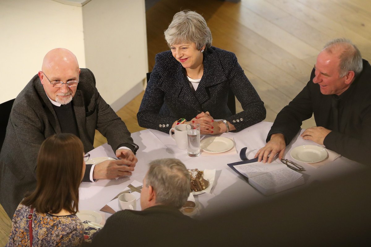 英國首相梅伊(中)在2月下旬向國會報告脫歐進度後,在推特上貼文表示,國會議員應該更努力讓國家前進。 圖:翻攝自梅伊推特 英國首相梅伊(中)在2月下旬向國會報告脫歐進度後,在推特上貼文表示,國會議員應該更努力讓國家前進。 圖:翻攝自梅伊推特