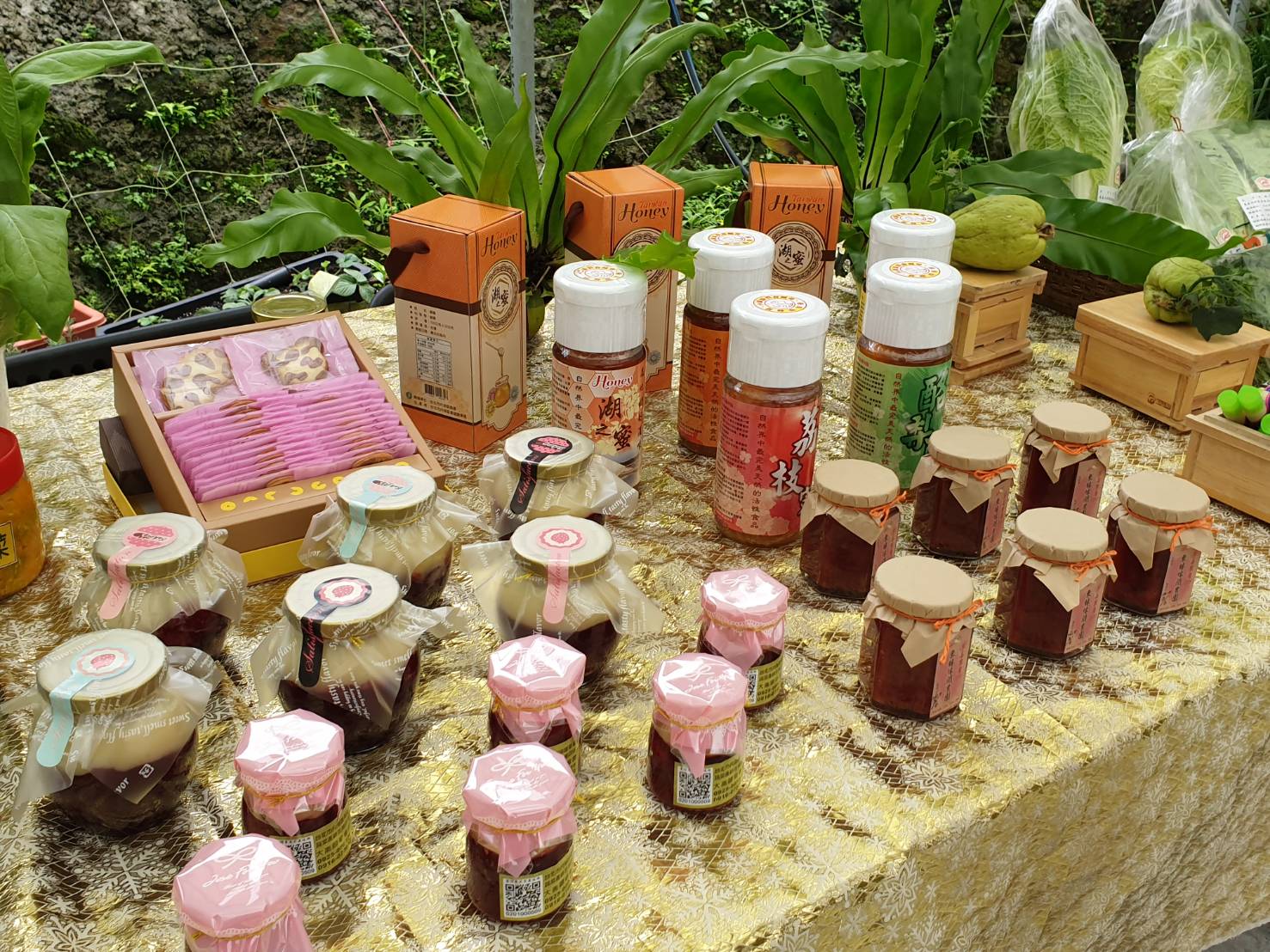 白石湖社區發展協會生產的有機蜂蜜與特色產品。 圖:台北市政府產業發展局/提供 白石湖社區發展協會生產的有機蜂蜜與特色產品。 圖:台北市政府產業發展局/提供