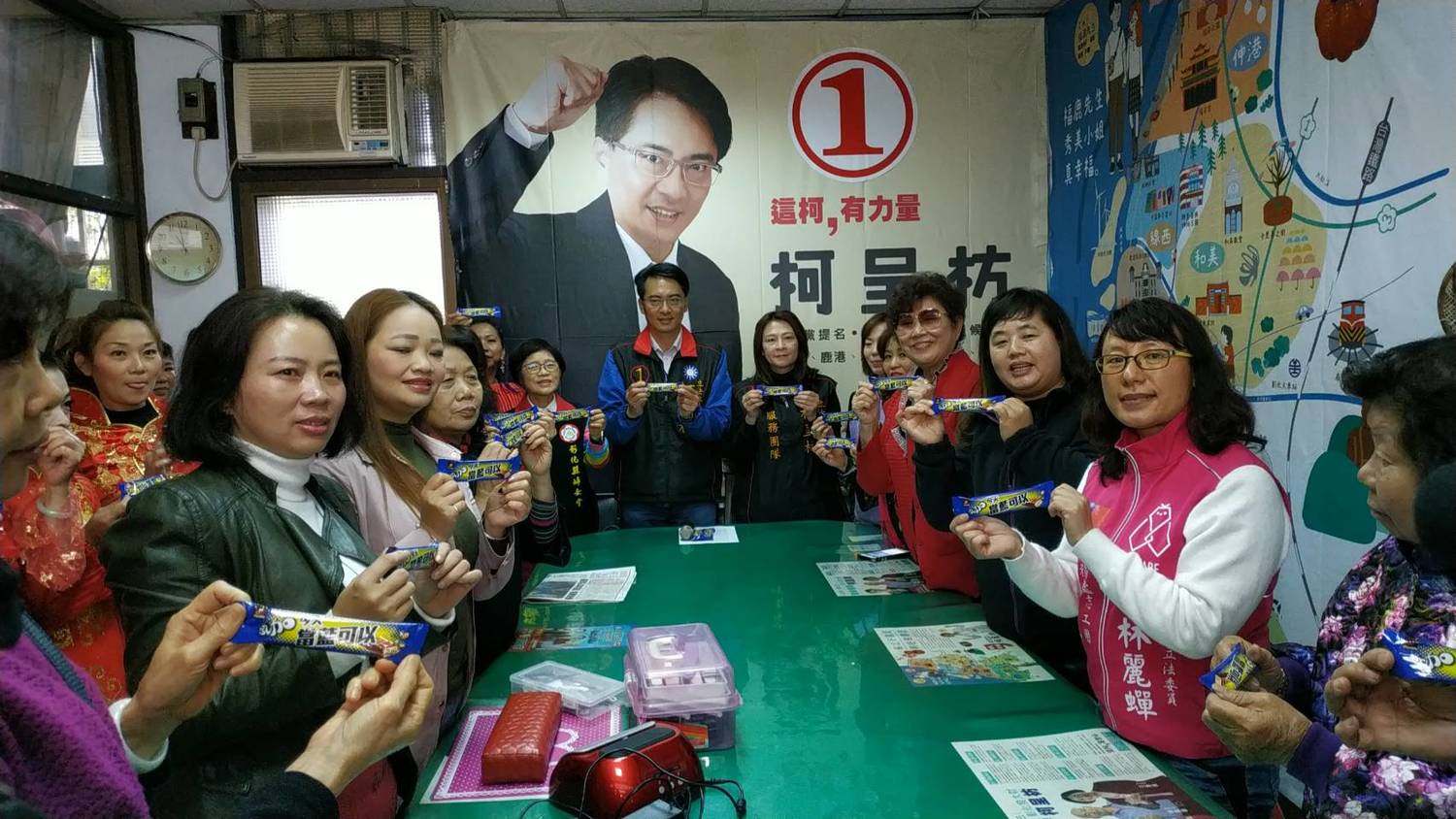 創業婦女力挺柯呈枋。 圖 : 柯呈枋競選總部/提供 創業婦女力挺柯呈枋。 圖 : 柯呈枋競選總部/提供