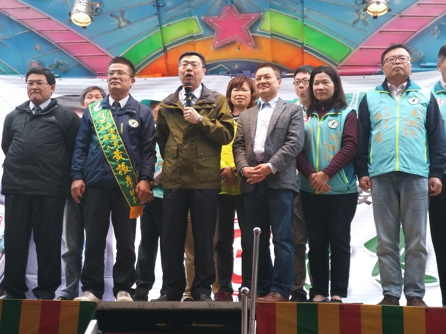 卓榮泰高分貝質問王惠美,給妳四年的時間夠不夠?妳任內能不能爭取一次燈會來讓縣民也有驕傲感? 圖:黃振彥競選總部/提供 卓榮泰高分貝質問王惠美,給妳四年的時間夠不夠?妳任內能不能爭取一次燈會來讓縣民也有驕傲感? 圖:黃振彥競選總部/提供