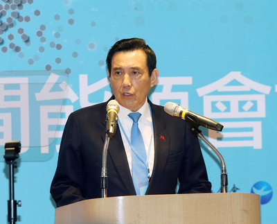 馬英九基金會與長風基金會10日在張榮發基金會國際會議中心舉辦「2019民間能源會議」,邀專家學者深入探討各項能源的利弊得失,前總統馬英九出席會議致詞。 圖:中央社 馬英九基金會與長風基金會10日在張榮發基金會國際會議中心舉辦「2019民間能源會議」,邀專家學者深入探討各項能源的利弊得失,前總統馬英九出席會議致詞。 圖:中央社