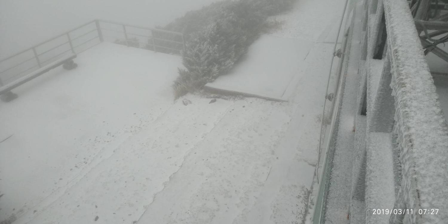 中央氣象局指出,玉山今天凌晨下雪了! 圖:中央氣象局/提供 中央氣象局指出,玉山今天凌晨下雪了! 圖:中央氣象局/提供