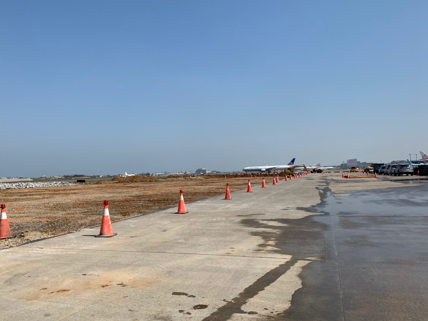 桃機目前跑道使用量已達到容量上限,機場公司將採「預防性的維護」,在不影響旅客進出狀況下採預告方式計劃性修復。 圖:陳學聖辦公室/提供 桃機目前跑道使用量已達到容量上限,機場公司將採「預防性的維護」,在不影響旅客進出狀況下採預告方式計劃性修復。 圖:陳學聖辦公室/提供