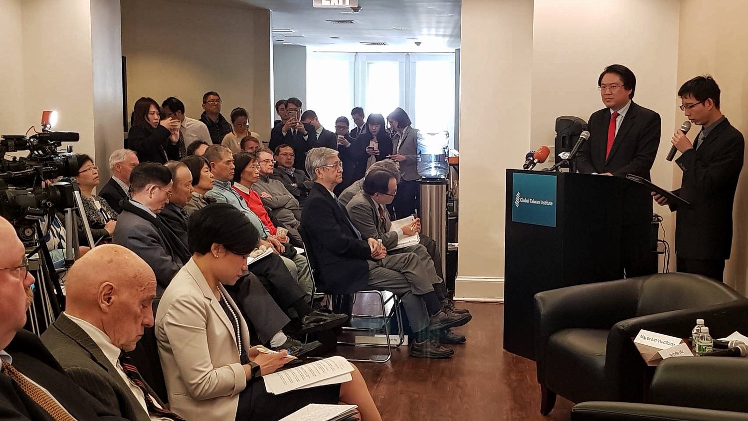 基隆市長林右昌前進白宮與國安會官員會面。 圖:基隆市政府提供 基隆市長林右昌前進白宮與國安會官員會面。 圖:基隆市政府提供