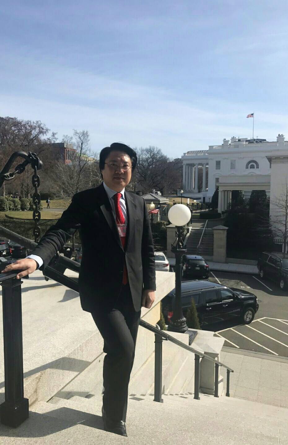 林右昌這趟華府行他除與國務院官員會面,今天上午也拜會白宮國安會官員,至於與哪位官員會面,他則說不方便透露。 圖:基隆市政府提供 林右昌這趟華府行他除與國務院官員會面,今天上午也拜會白宮國安會官員,至於與哪位官員會面,他則說不方便透露。 圖:基隆市政府提供