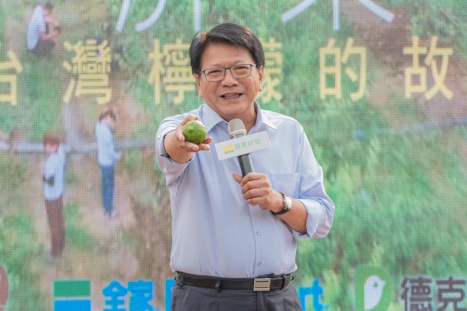 屏東縣長潘孟安擠下連江縣長劉增應,躍居第一。 圖:翻攝自潘孟安臉書 屏東縣長潘孟安擠下連江縣長劉增應,躍居第一。 圖:翻攝自潘孟安臉書