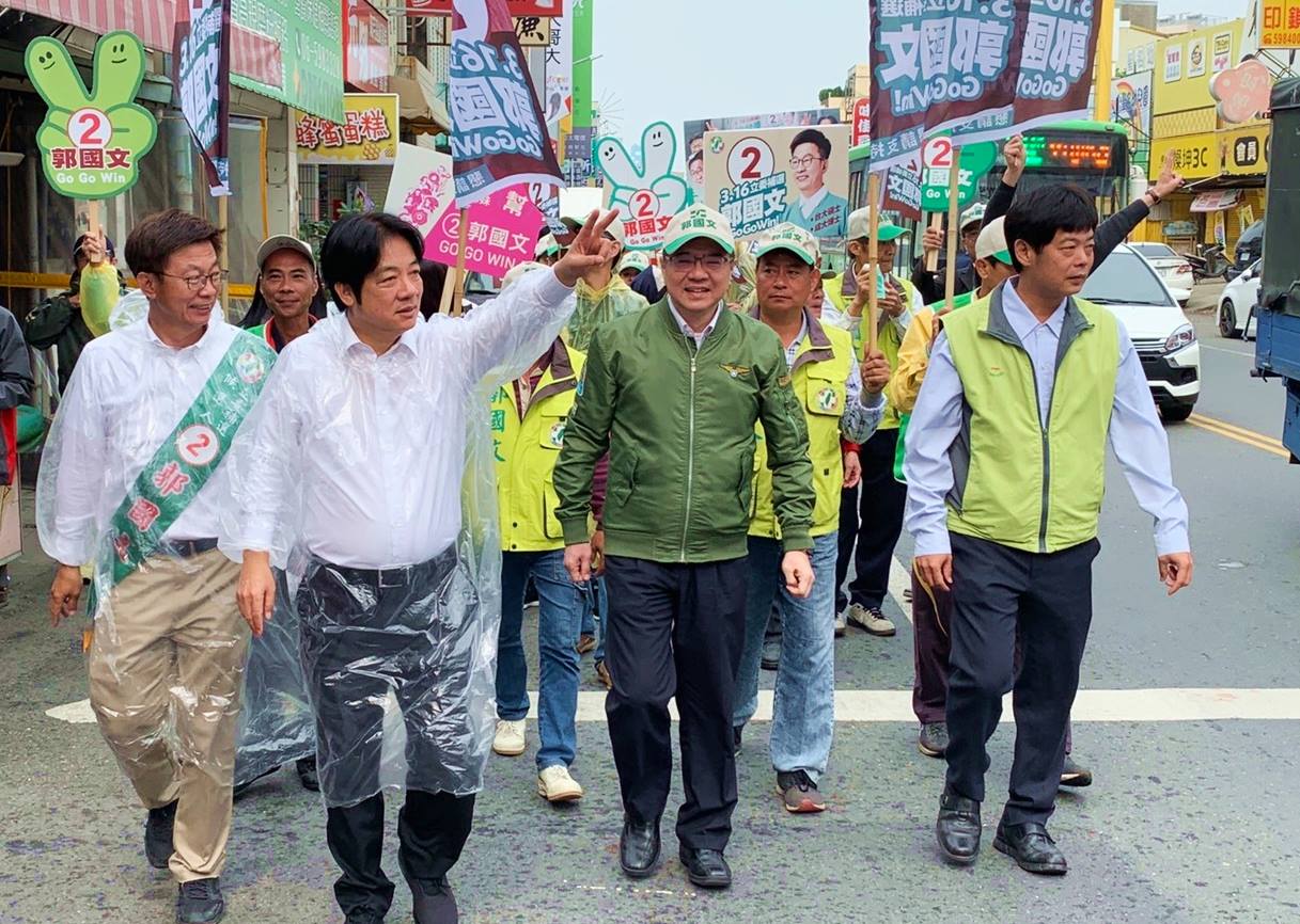 民進黨黨主席卓榮泰、前行政院長賴清德、總統秘書長陳菊、台南市長黃偉哲等人都來為郭國文加油。 圖:翻攝自 郭國文臉書 民進黨黨主席卓榮泰、前行政院長賴清德、總統秘書長陳菊、台南市長黃偉哲等人都來為郭國文加油。 圖:翻攝自 郭國文臉書