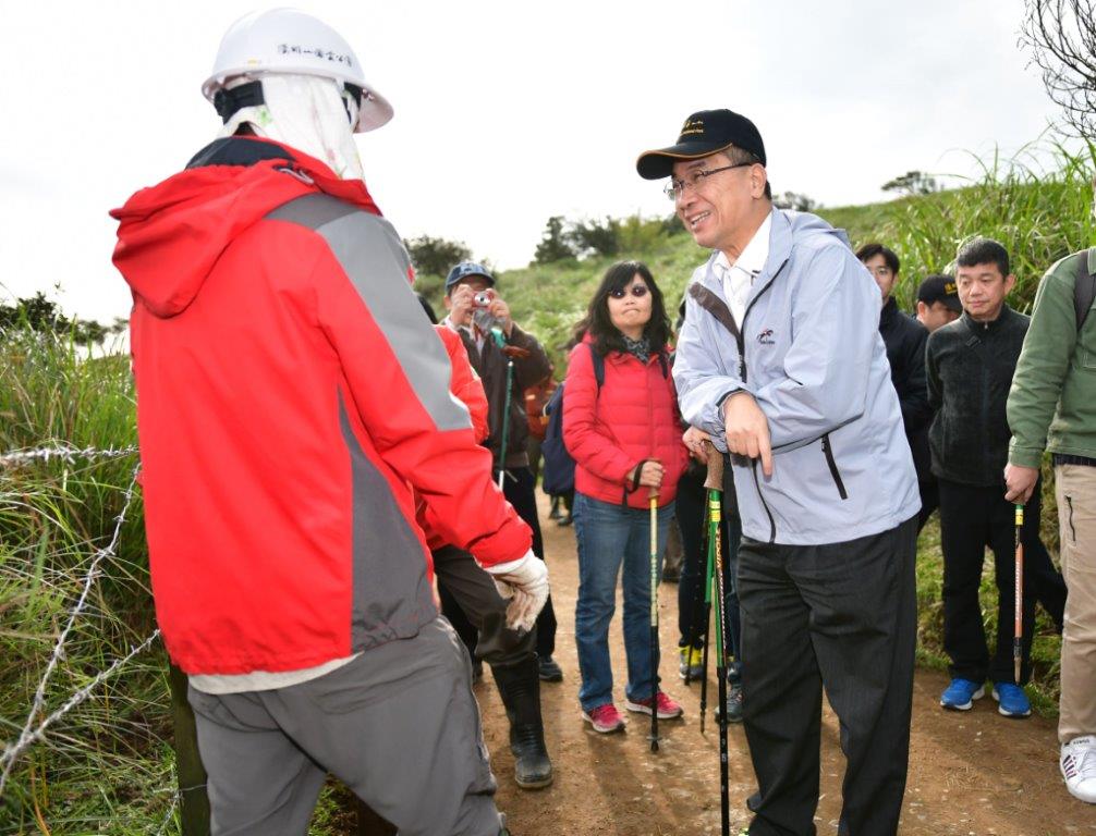 內政部長徐國勇對於手作維護步道的志工致上謝意。 圖:內政部提供