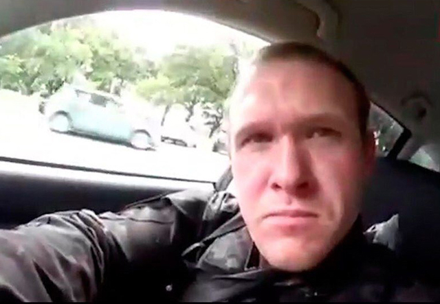 澳洲籍槍手塔倫(Brenton Tarrant)在臉書直播行兇過程,並曾透過推特貼出87頁「反移民、反穆斯林」的種族主義宣言。 圖:翻攝推特 澳洲籍槍手塔倫(Brenton Tarrant)在臉書直播行兇過程,並曾透過推特貼出87頁「反移民、反穆斯林」的種族主義宣言。 圖:翻攝推特