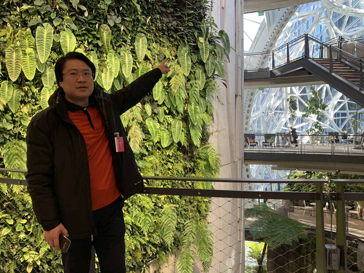 基隆市長林右昌參觀西雅圖圖書館。 圖/基隆市政府提供 基隆市長林右昌參觀西雅圖圖書館。 圖/基隆市政府提供