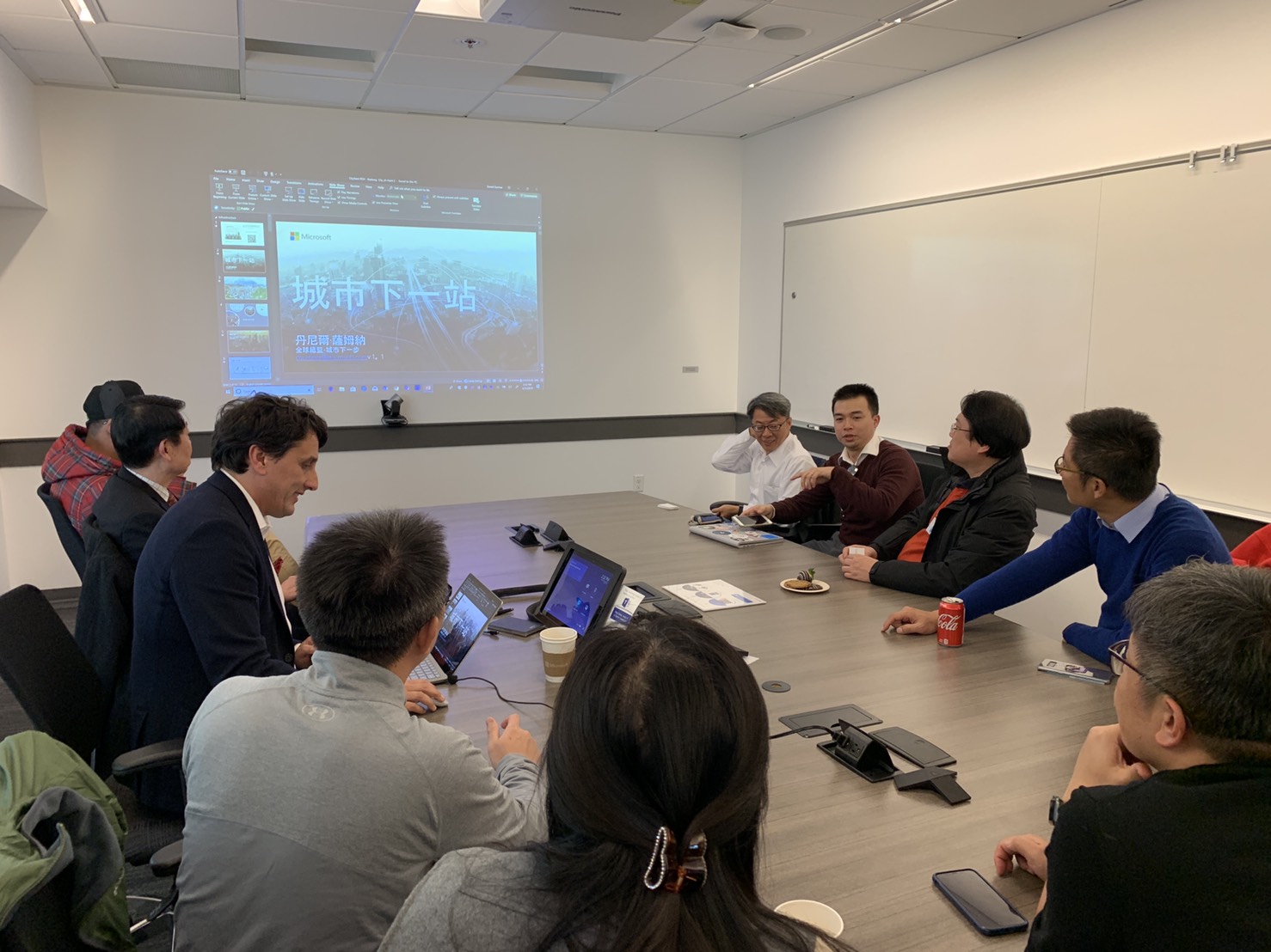 訪問團參訪Microsoft 微軟總部。 圖/基隆市政府提供 訪問團參訪Microsoft 微軟總部。 圖/基隆市政府提供