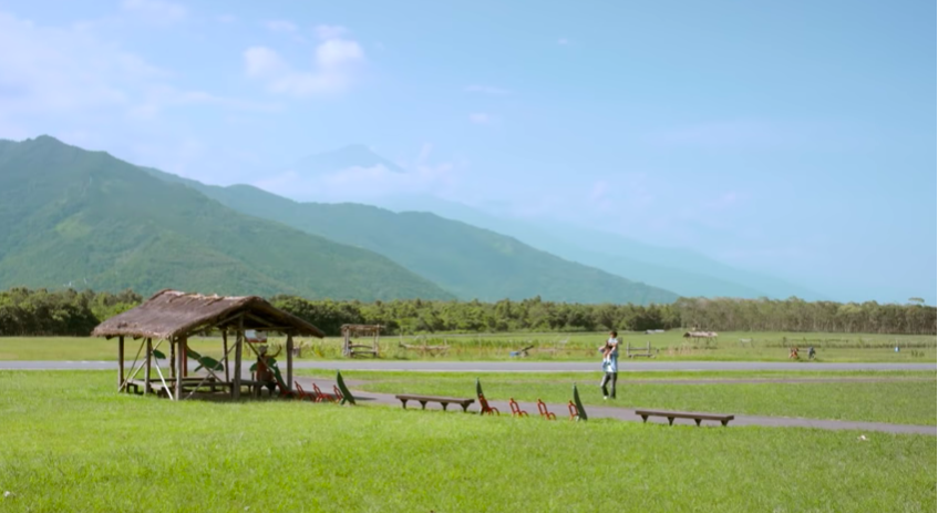 〈East of Taiwan〉影片中用親子遊樂的方式呈現台灣之美。 圖:截自〈East of Taiwan〉影片片段 〈East of Taiwan〉影片中用親子遊樂的方式呈現台灣之美。 圖:截自〈East of Taiwan〉影片片段