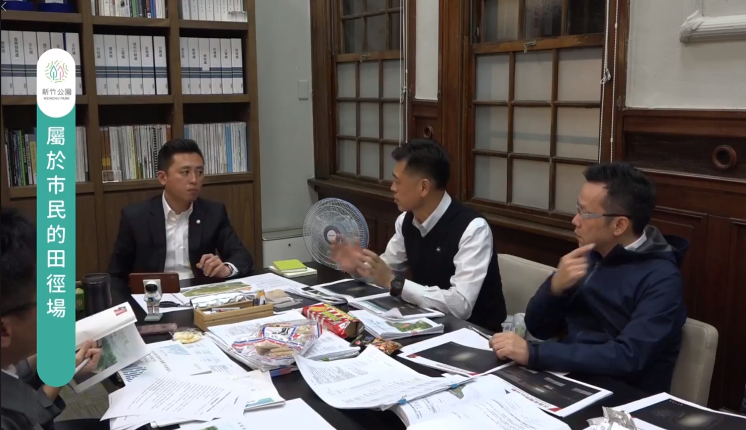除了林智堅外,還有各局處首長一同參與直播,回應網友提問。 圖:新竹市政府提供 除了林智堅外,還有各局處首長一同參與直播,回應網友提問。 圖:新竹市政府提供
