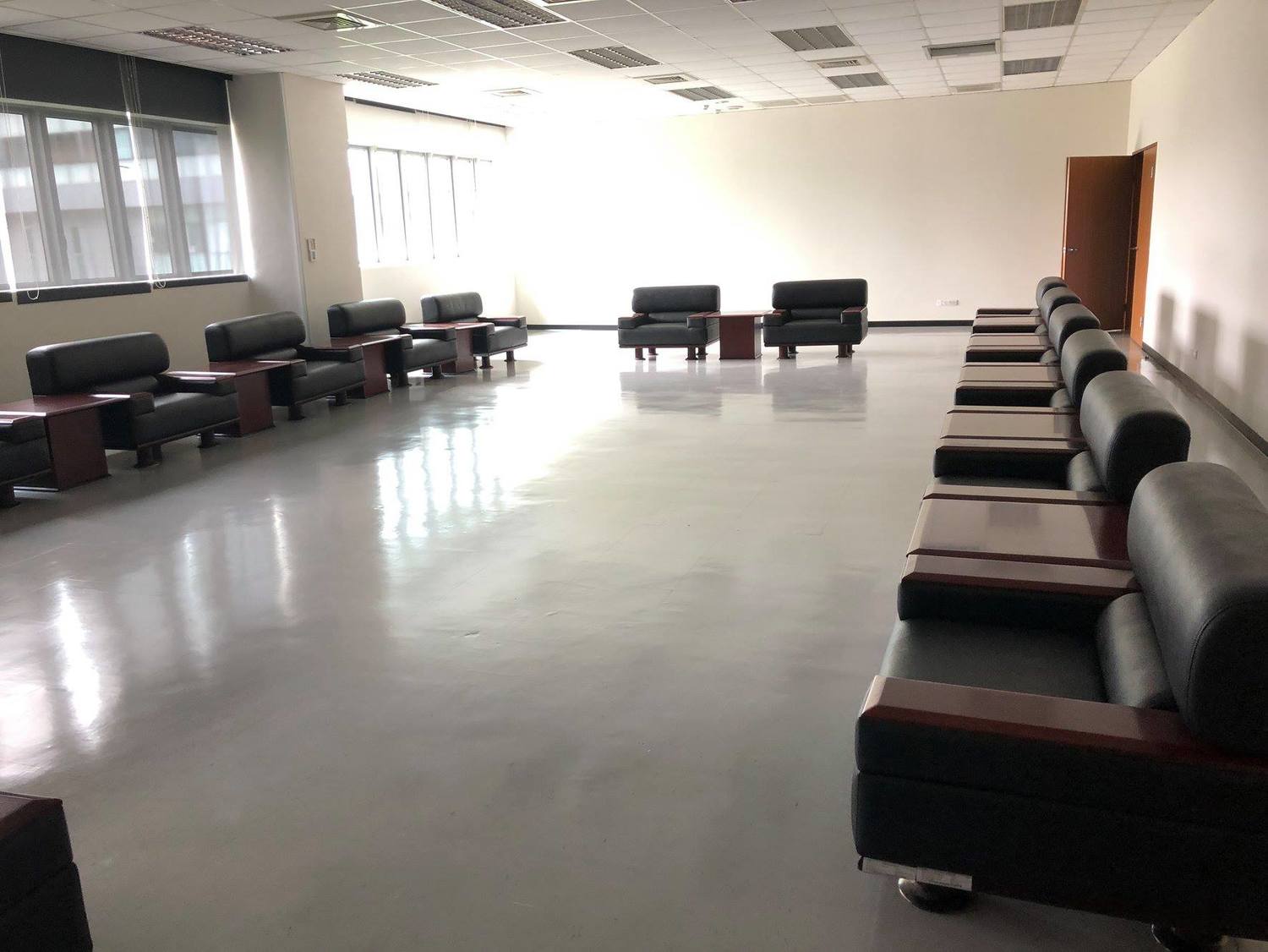 在韓國瑜市府時期,鳳山行政中心新棟二樓被規劃成市長室、貴賓接待室。 圖:翻攝自簡煥宗臉書。(資料照) 在韓國瑜市府時期,鳳山行政中心新棟二樓被規劃成市長室、貴賓接待室。 圖:翻攝自簡煥宗臉書。(資料照)