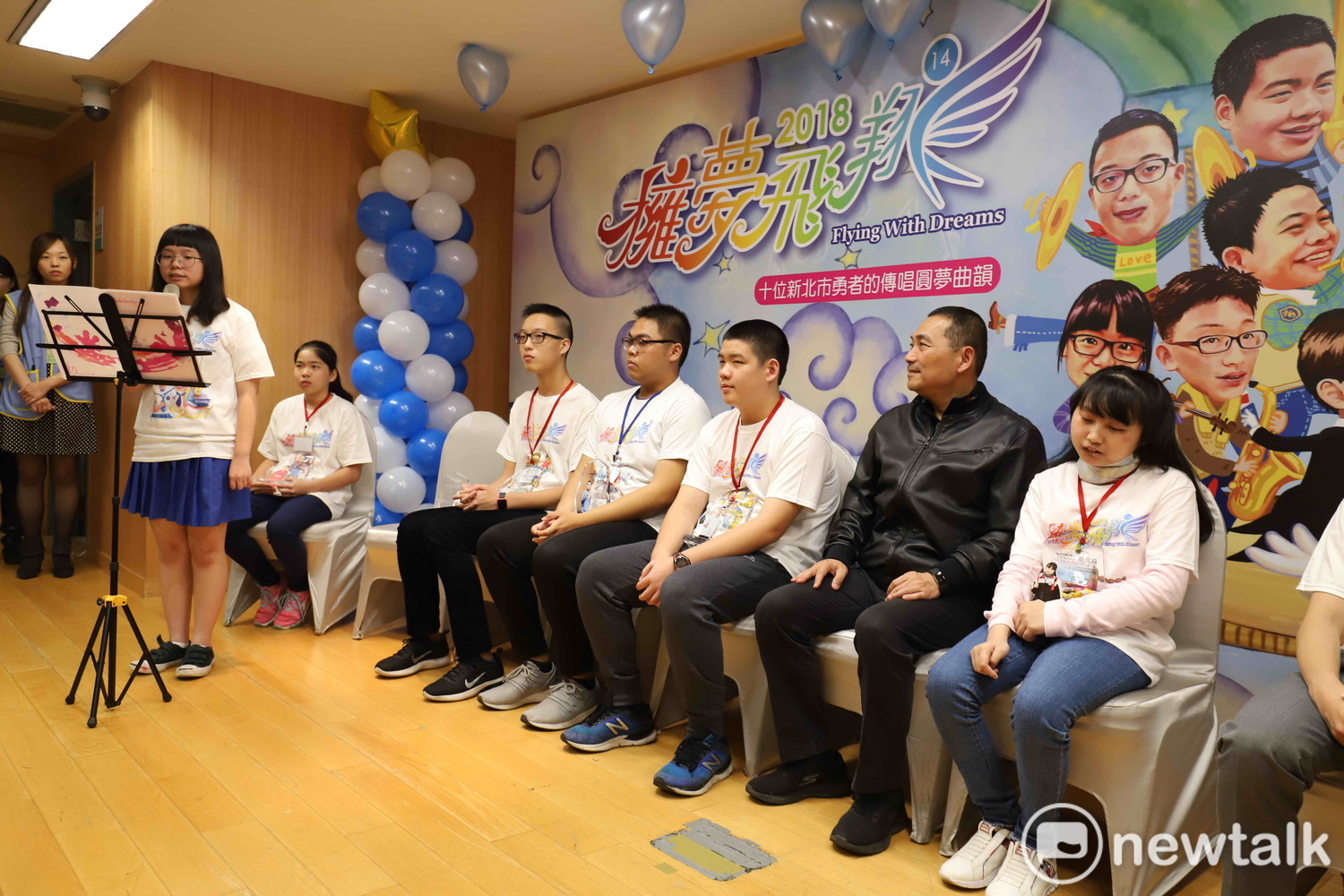 《擁夢飛翔14》新書發表會,雙溪高中簡汶琪代表致詞。 圖:王峻昌/攝 《擁夢飛翔14》新書發表會,雙溪高中簡汶琪代表致詞。 圖:王峻昌/攝