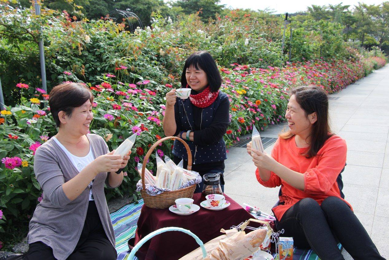 花博新生園區多達700種玫瑰盛開的美景,令人目不暇給。 圖:取自 工務話台北 臉書粉絲專頁 花博新生園區多達700種玫瑰盛開的美景,令人目不暇給。 圖:取自 工務話台北 臉書粉絲專頁