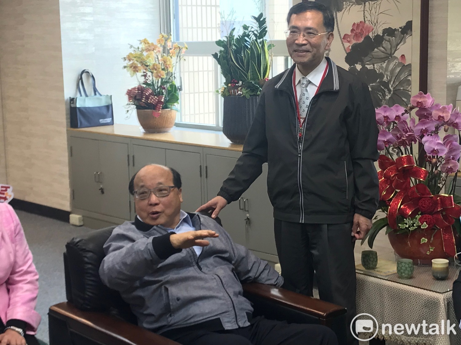 旺旺中時副董事長胡志強(左)與台北市副市長蔡炳坤(右)。 圖:周煊惠 /攝 旺旺中時副董事長胡志強(左)與台北市副市長蔡炳坤(右)。 圖:周煊惠 /攝