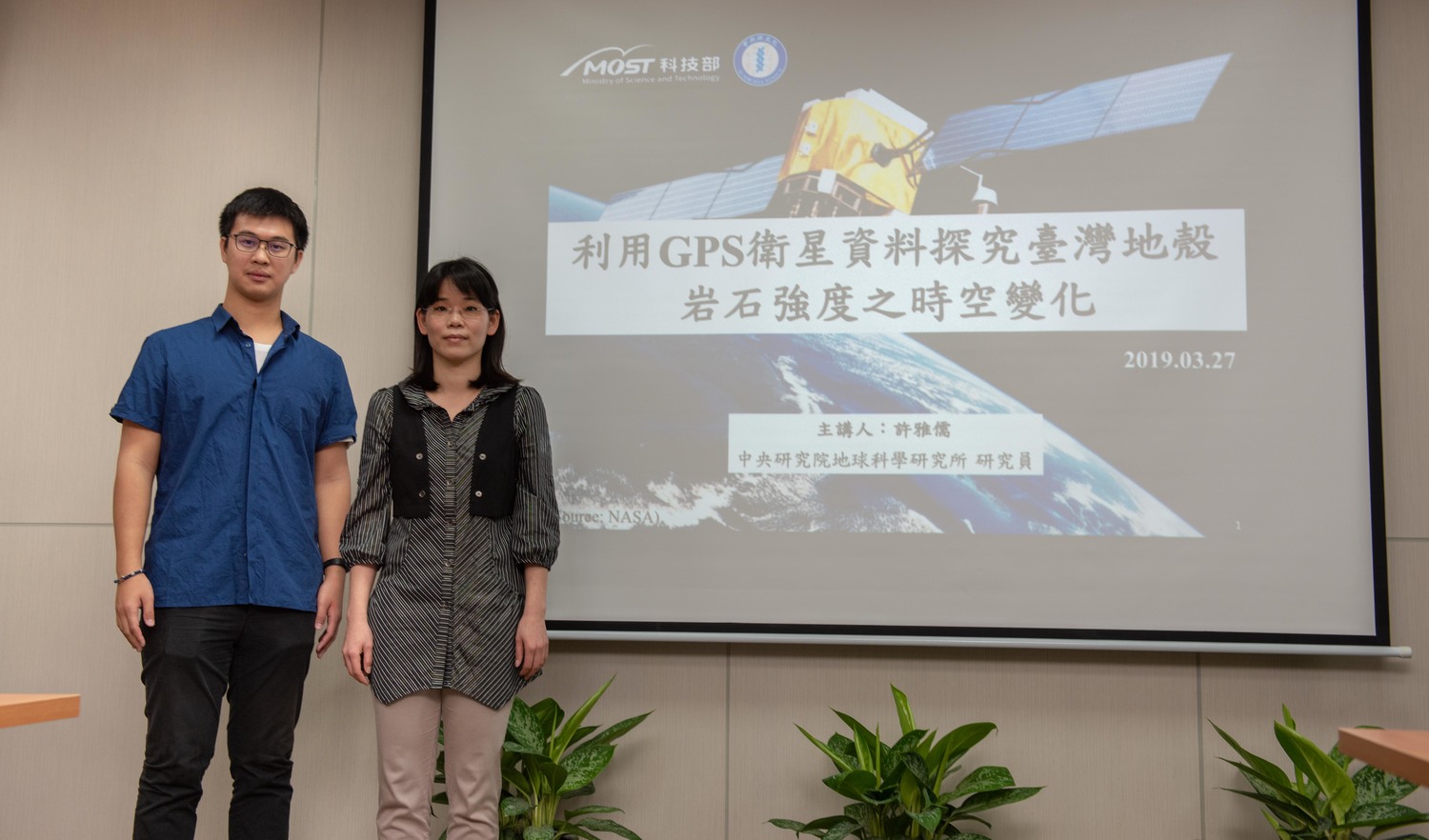 台大地質所博士生唐啓賢(左)、中研院地質所研究員許雅儒(右)。 圖:中研院/提供 台大地質所博士生唐啓賢(左)、中研院地質所研究員許雅儒(右)。 圖:中研院/提供