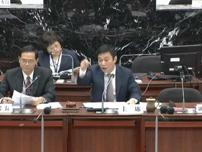 高雄市議長許崑源。 圖:翻攝自高雄市議會直播 高雄市議長許崑源。 圖:翻攝自高雄市議會直播