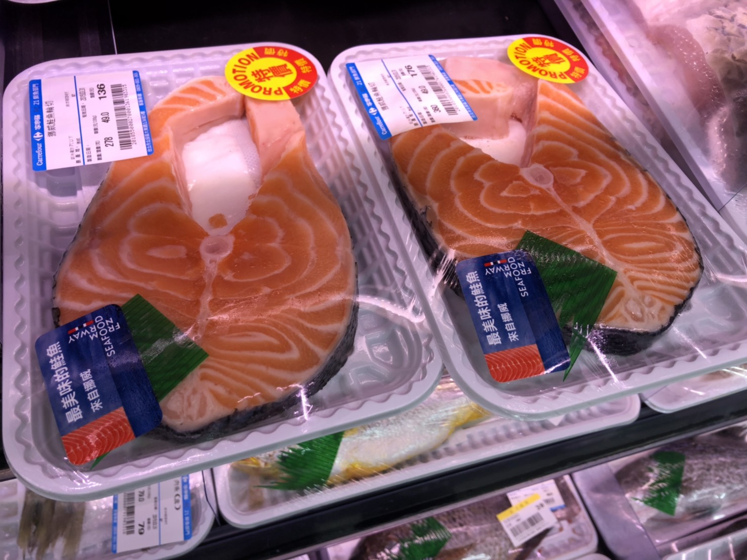 想顧皮膚,營養師建議可以多攝取含有Omega-3脂肪酸的食物,如鮭魚等深海魚類。 圖:林芷湲/攝 想顧皮膚,營養師建議可以多攝取含有Omega-3脂肪酸的食物,如鮭魚等深海魚類。 圖:林芷湲/攝