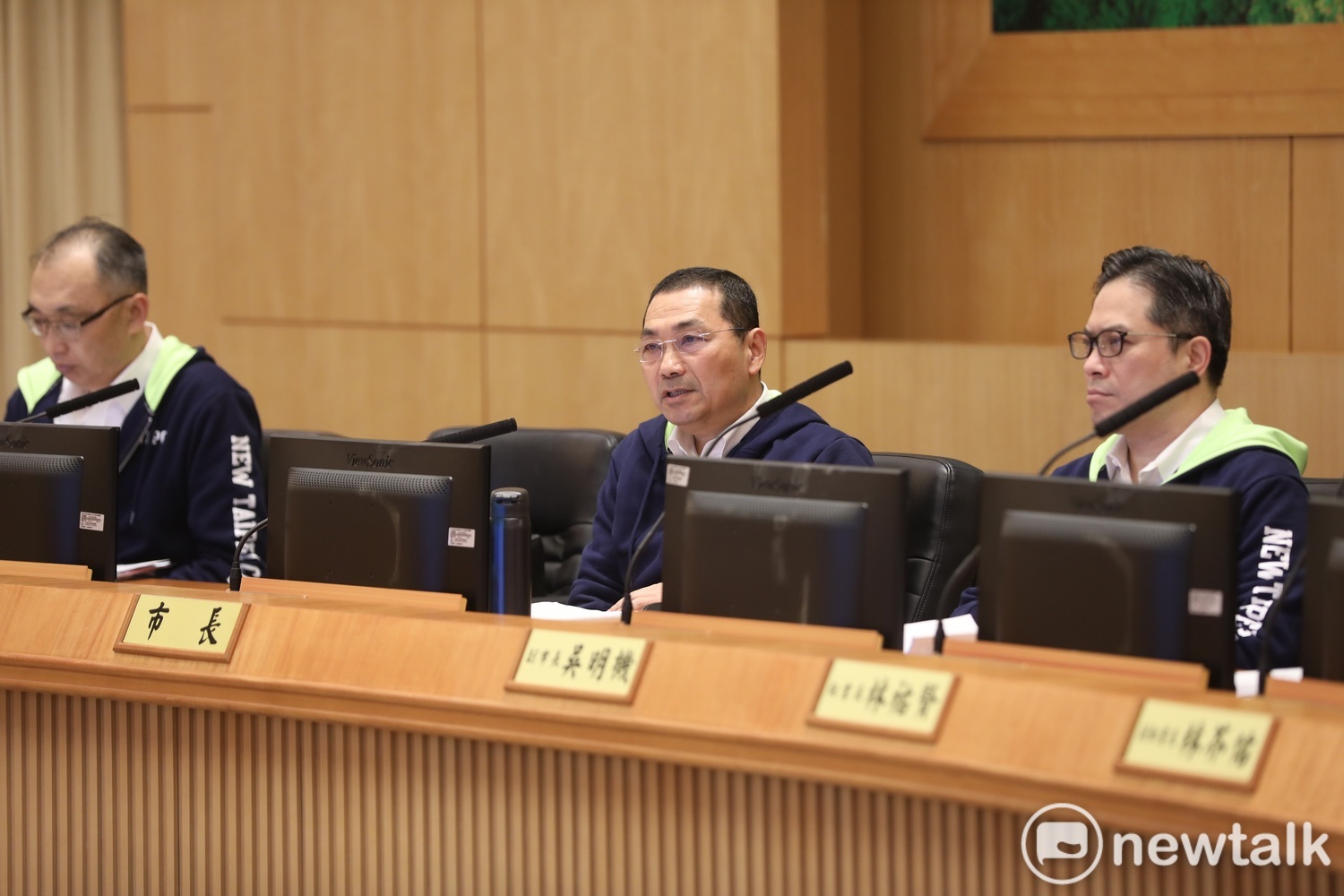 侯友宜表示,每一個地區的環境跟特性不一樣,要隨著民意調整步伐,希望首長們站在第一線「趴著接地氣」,傾聽民意,替民眾解決問題。 圖:林昀真/攝 侯友宜表示,每一個地區的環境跟特性不一樣,要隨著民意調整步伐,希望首長們站在第一線「趴著接地氣」,傾聽民意,替民眾解決問題。 圖:林昀真/攝