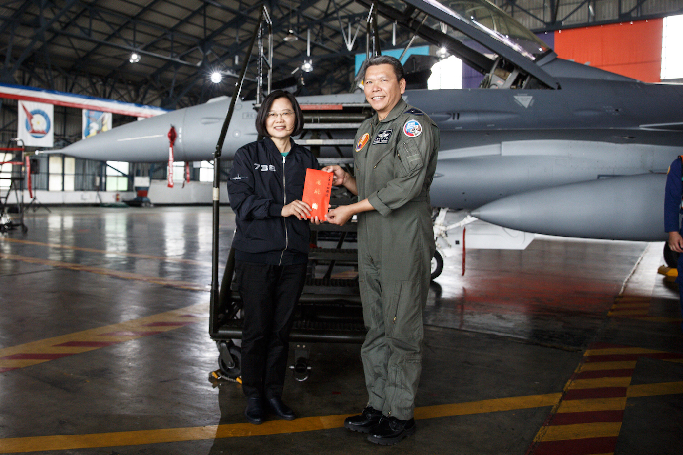 蔡英文總統4日視導空軍第四聯隊。 圖:軍聞社 / 提供 蔡英文總統4日視導空軍第四聯隊。 圖:軍聞社 / 提供