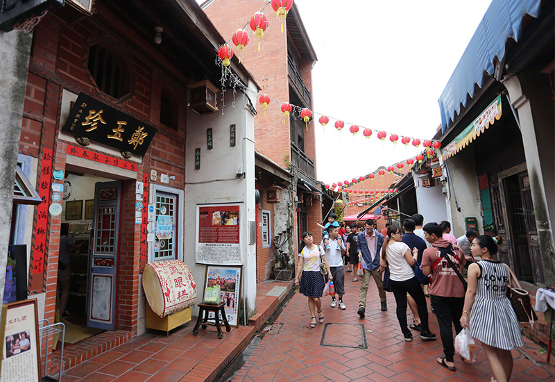 鹿港老街古樸的樣貌,帶給遊客充滿想像的畫面。 圖:取自彰化縣政府旅遊資訊網 鹿港老街古樸的樣貌,帶給遊客充滿想像的畫面。 圖:取自彰化縣政府旅遊資訊網