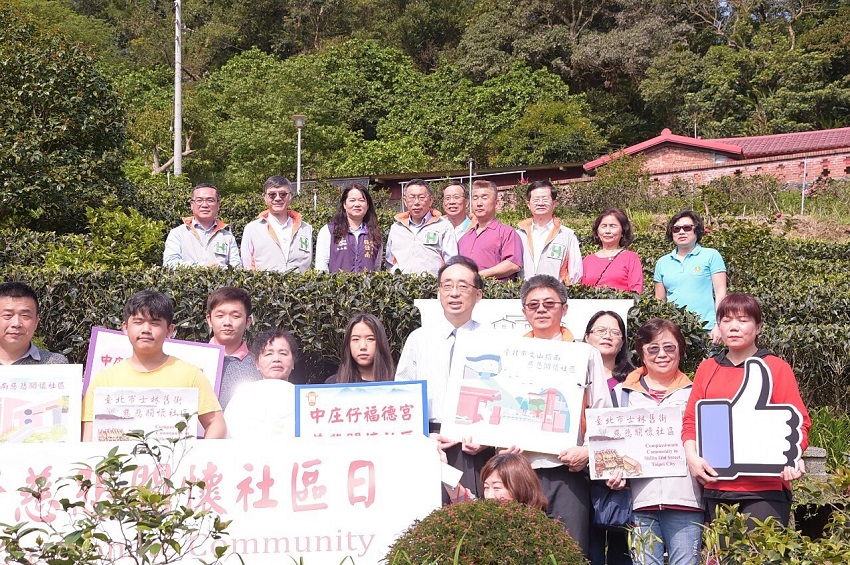 柯文哲今天前往德興茶園擔任一日社區醫師。 圖:台北市政府提供 柯文哲今天前往德興茶園擔任一日社區醫師。 圖:台北市政府提供