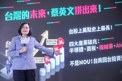 總統蔡英文舉辦「辣台派開講」活動,和支持者近距離互動。圖為首場開講活動。 圖:小英之友會提供 總統蔡英文舉辦「辣台派開講」活動,和支持者近距離互動。圖為首場開講活動。 圖:小英之友會提供