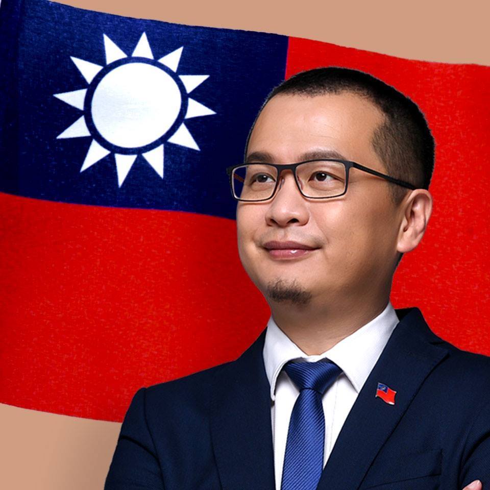 針對林書豪遭網軍謾罵,台北市議員羅智強15日才發言砲轟1450,「可以囂張跋扈地出征全世界,真是見鬼了的丟盡台灣人的臉!」今天又透過臉書怒批總統蔡英文及民進黨主席卓榮泰。 圖:翻攝自羅智強臉書(資料照) 針對林書豪遭網軍謾罵,台北市議員羅智強15日才發言砲轟1450,「可以囂張跋扈地出征全世界,真是見鬼了的丟盡台灣人的臉!」今天又透過臉書怒批總統蔡英文及民進黨主席卓榮泰。 圖:翻攝自羅智強臉書(資料照)