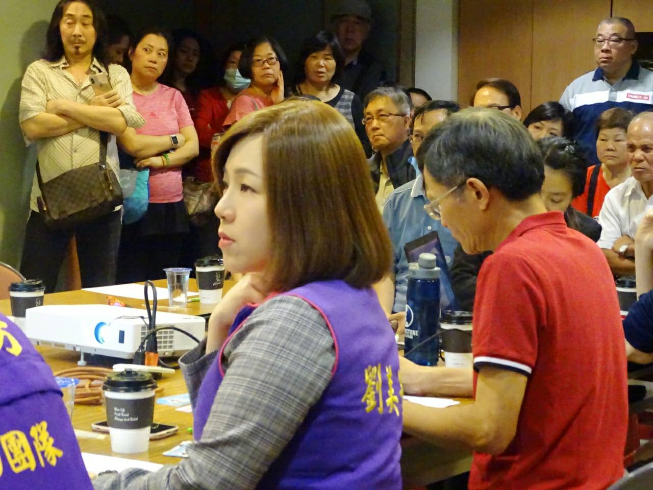 新北市議員劉美芳邀集雙北捷運工程局及「昇陽文化廳」社區居民協調,雙北市府同意編列700萬元增設隔音設備,預計10月前完工。 圖:劉美芳提供 新北市議員劉美芳邀集雙北捷運工程局及「昇陽文化廳」社區居民協調,雙北市府同意編列700萬元增設隔音設備,預計10月前完工。 圖:劉美芳提供