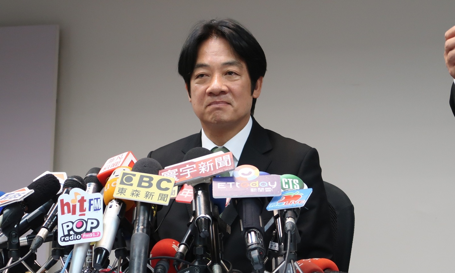 前行政院長賴清德盼民進黨順利走完初選程序，不要延後或中斷。