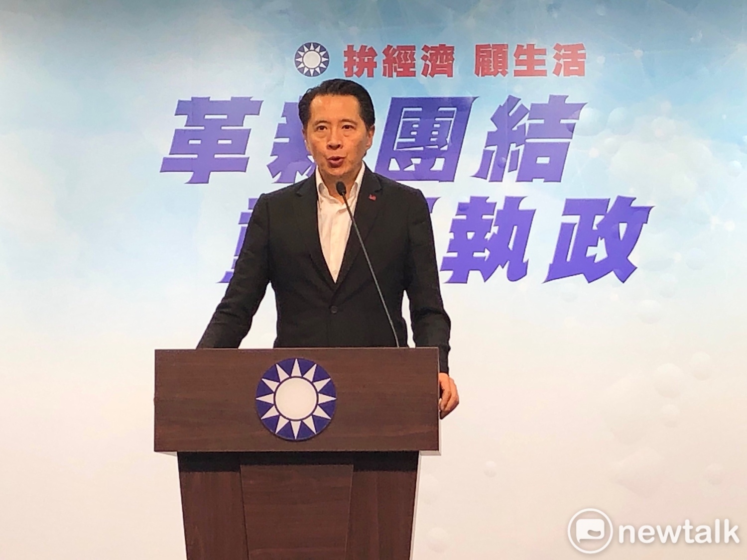 國民黨發言人歐陽龍下午轉述中常會內容。 圖:趙婉淳/攝 國民黨發言人歐陽龍下午轉述中常會內容。 圖:趙婉淳/攝