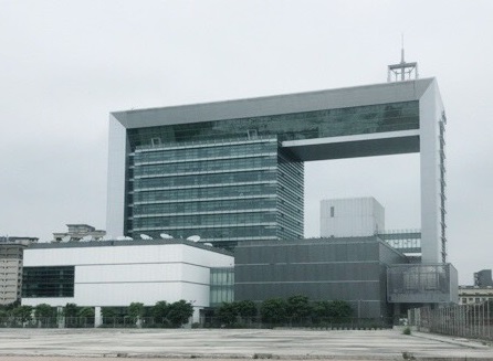 民視外牆上已看不到任何「台灣」字眼。 圖:民眾提供 民視外牆上已看不到任何「台灣」字眼。 圖:民眾提供