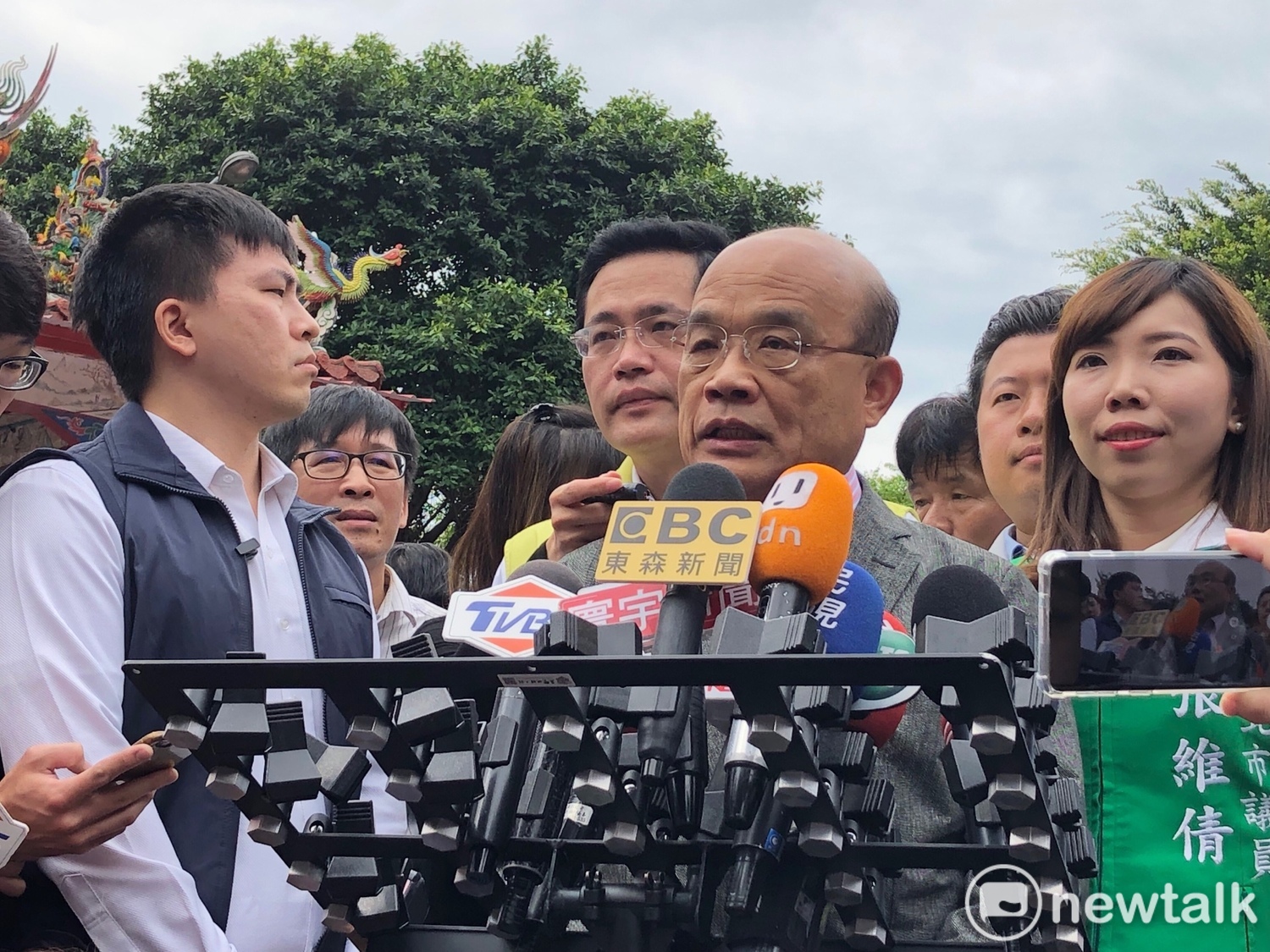 行政院長蘇貞昌出席「108年屏東縣恆春鎮洋蔥等產業促銷暨節能減碳宣導活動」。 圖:趙婉淳/攝 行政院長蘇貞昌出席「108年屏東縣恆春鎮洋蔥等產業促銷暨節能減碳宣導活動」。 圖:趙婉淳/攝