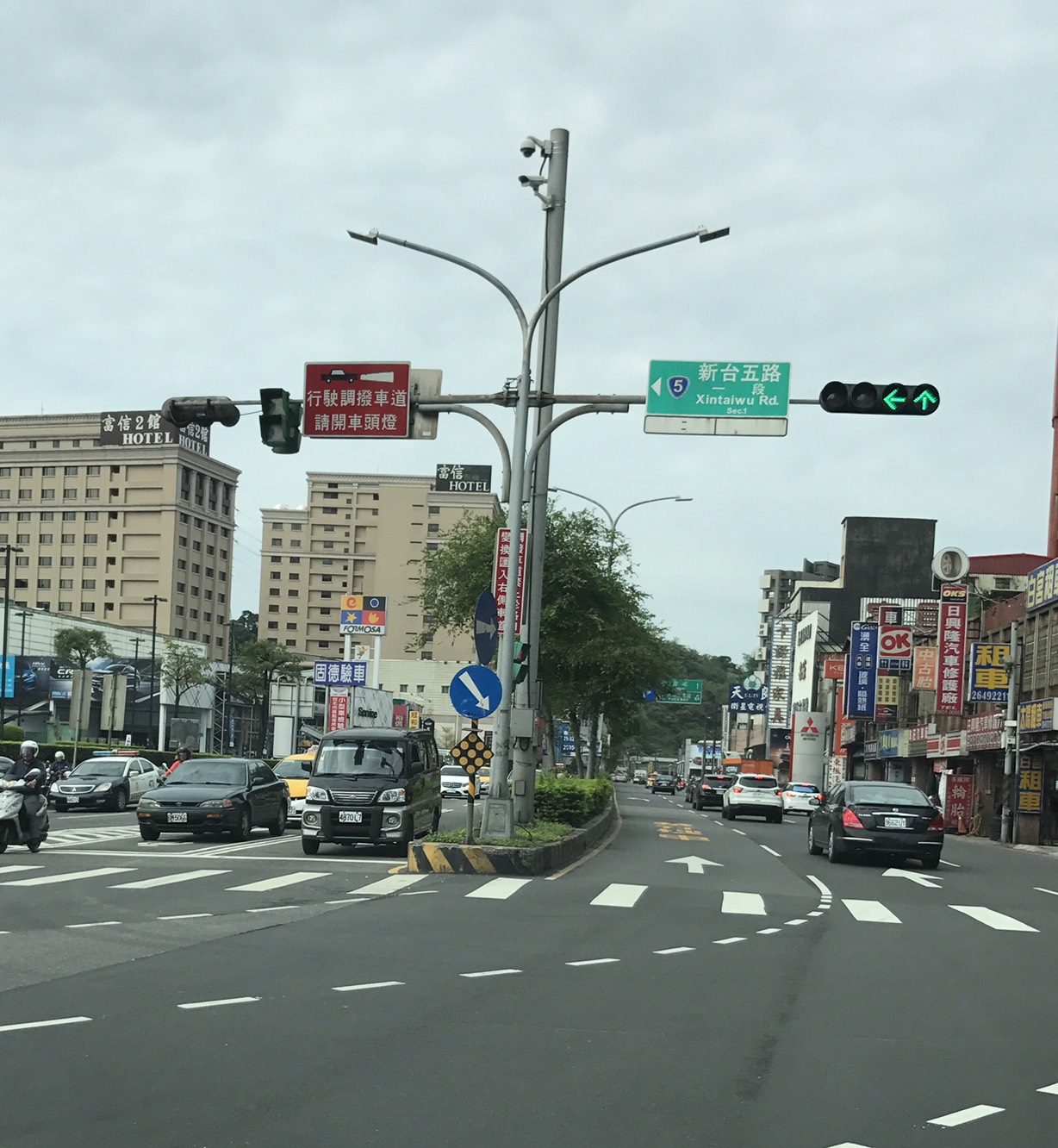 因汐止交通問題,新北市交通局在汐止大同路建置11組etag偵測器及利用3組智慧監視器,即時推估車流,預警進行道路壅塞導引及事故管理。/圖:新北市交通局提供 因汐止交通問題,新北市交通局在汐止大同路建置11組etag偵測器及利用3組智慧監視器,即時推估車流,預警進行道路壅塞導引及事故管理。/圖:新北市交通局提供