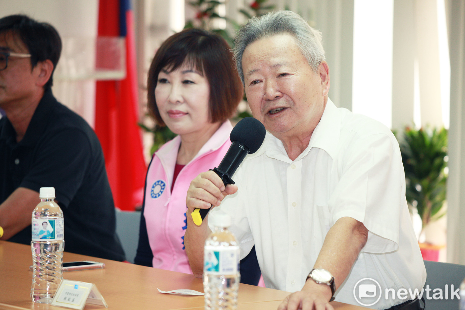 楊敏盛(右)表示,明年桃市立委選舉可望「坐4望5搶6」,希望再加一席不分區,力拚7席立委在桃園。 圖:林昀真/攝 楊敏盛(右)表示,明年桃市立委選舉可望「坐4望5搶6」,希望再加一席不分區,力拚7席立委在桃園。 圖:林昀真/攝