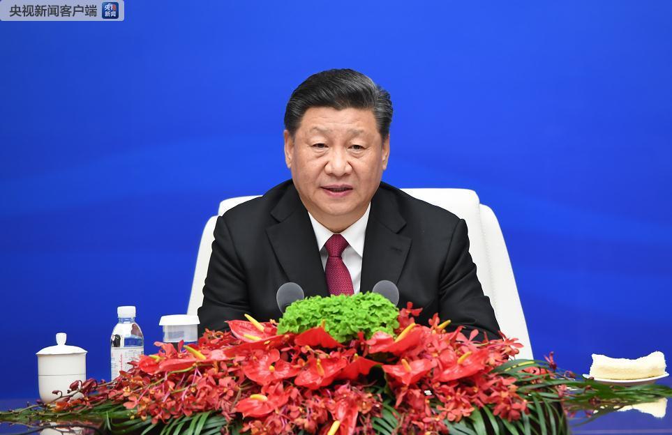 今天是中國人民解放軍海軍成立70周年,中國國家主席習近平上午在青島國際會議中心會見外方代表團團長時,似乎意有所指地表示,「國家間要有事多商量、有事好商量,不能動輒就訴諸武力或以武力相威脅」。 圖:翻攝自央視網 今天是中國人民解放軍海軍成立70周年,中國國家主席習近平上午在青島國際會議中心會見外方代表團團長時,似乎意有所指地表示,「國家間要有事多商量、有事好商量,不能動輒就訴諸武力或以武力相威脅」。 圖:翻攝自央視網