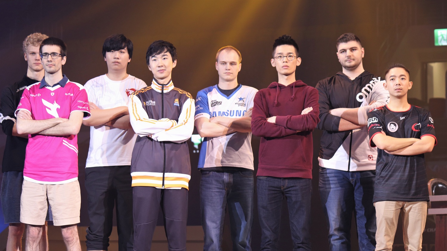 HCT參賽選手合照。（前排左起：Languagehacker、凌亂靜、Roger、Tyler，後排左起：Hunterace、小惕、Bunnyhoppor、Ike）