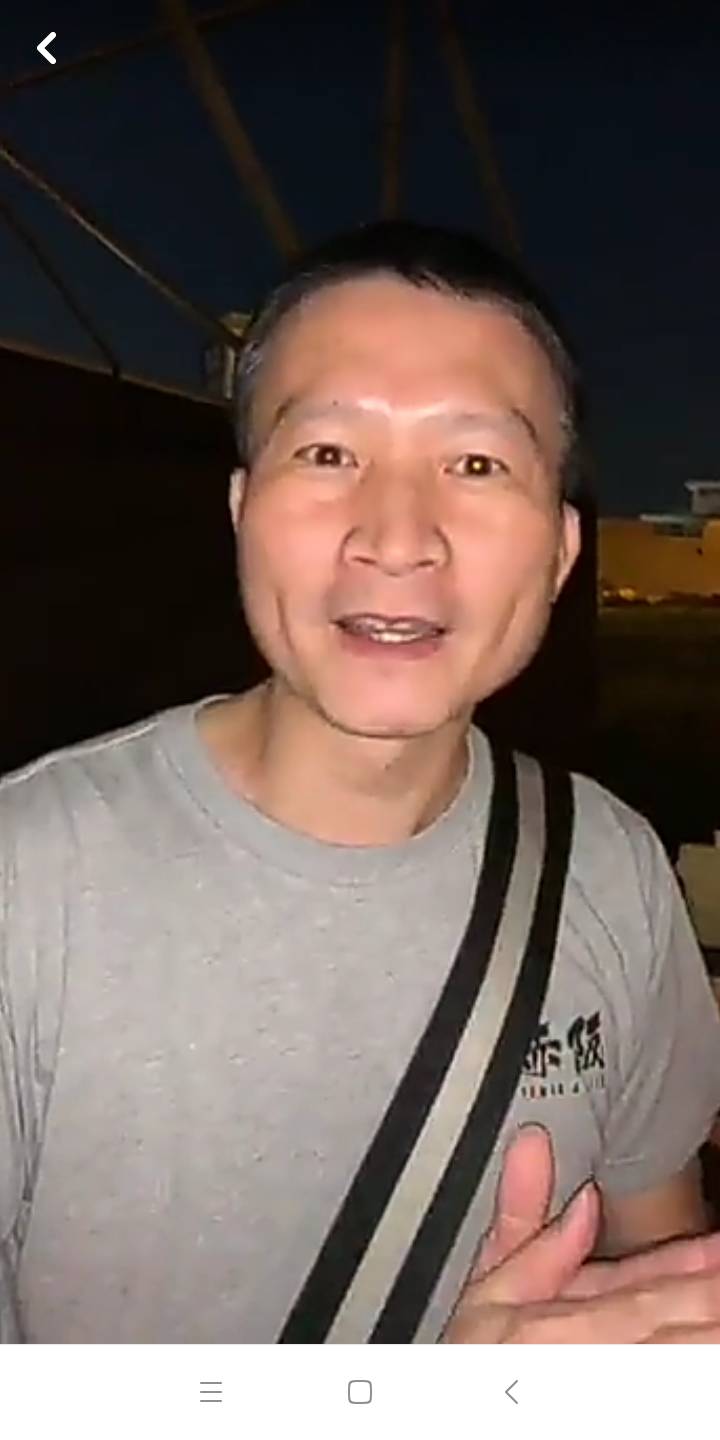 秦楊昨晚現身陳清茂直播籲韓粉一人打一百通電話。 圖:翻拍陳清茂臉書直播 秦楊昨晚現身陳清茂直播籲韓粉一人打一百通電話。 圖:翻拍陳清茂臉書直播