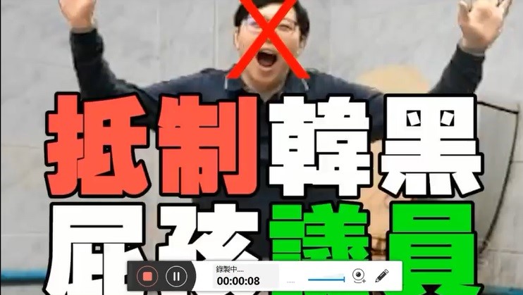 桃園議員王浩宇遭人惡搞照片,並且公開登上廣告,引發討論。 圖 :擷取自王浩宇臉書專頁。 桃園議員王浩宇遭人惡搞照片,並且公開登上廣告,引發討論。 圖 :擷取自王浩宇臉書專頁。