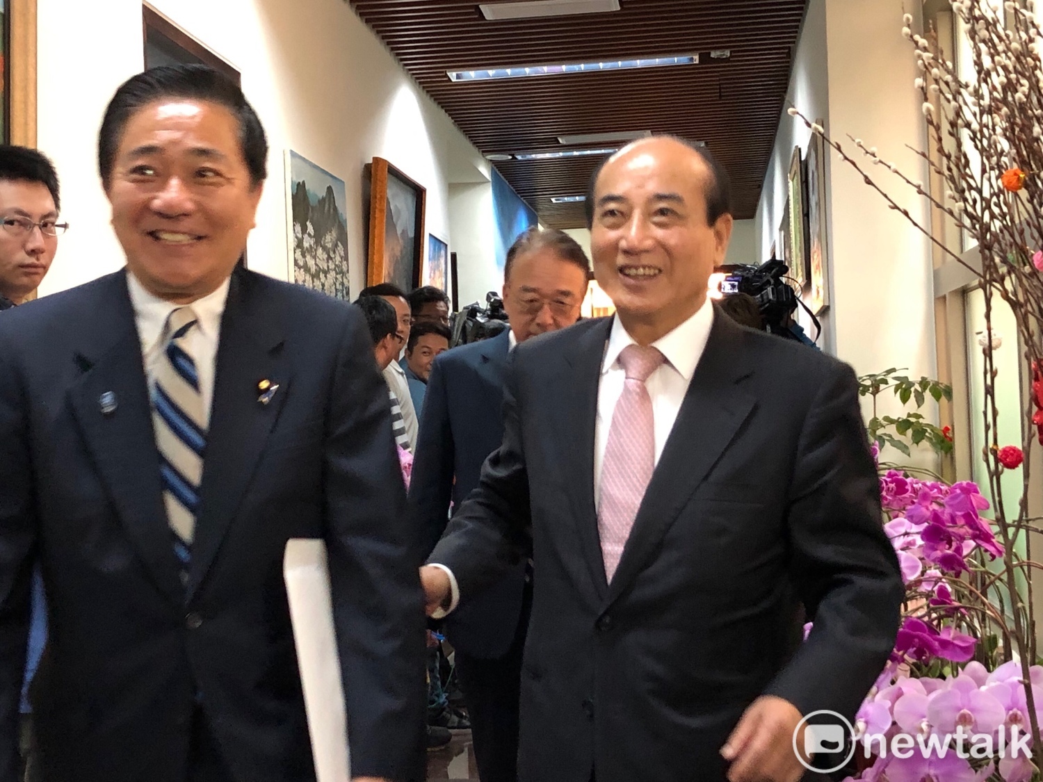 王金平上午在親民黨團總召李鴻鈞陪同下,與日本前防衛副大臣長島昭九眾議員一行6人會面。 圖:趙婉淳/攝 王金平上午在親民黨團總召李鴻鈞陪同下,與日本前防衛副大臣長島昭九眾議員一行6人會面。 圖:趙婉淳/攝