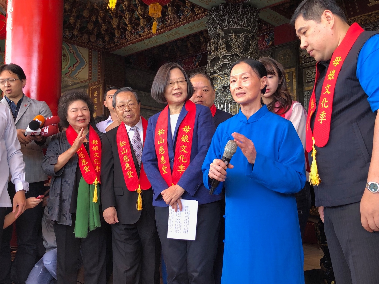 蔡英文總統上午前往松山慈惠堂參加2019台北母娘文化季保民遶境嘉年華。 圖:趙婉淳/攝 蔡英文總統上午前往松山慈惠堂參加2019台北母娘文化季保民遶境嘉年華。 圖:趙婉淳/攝