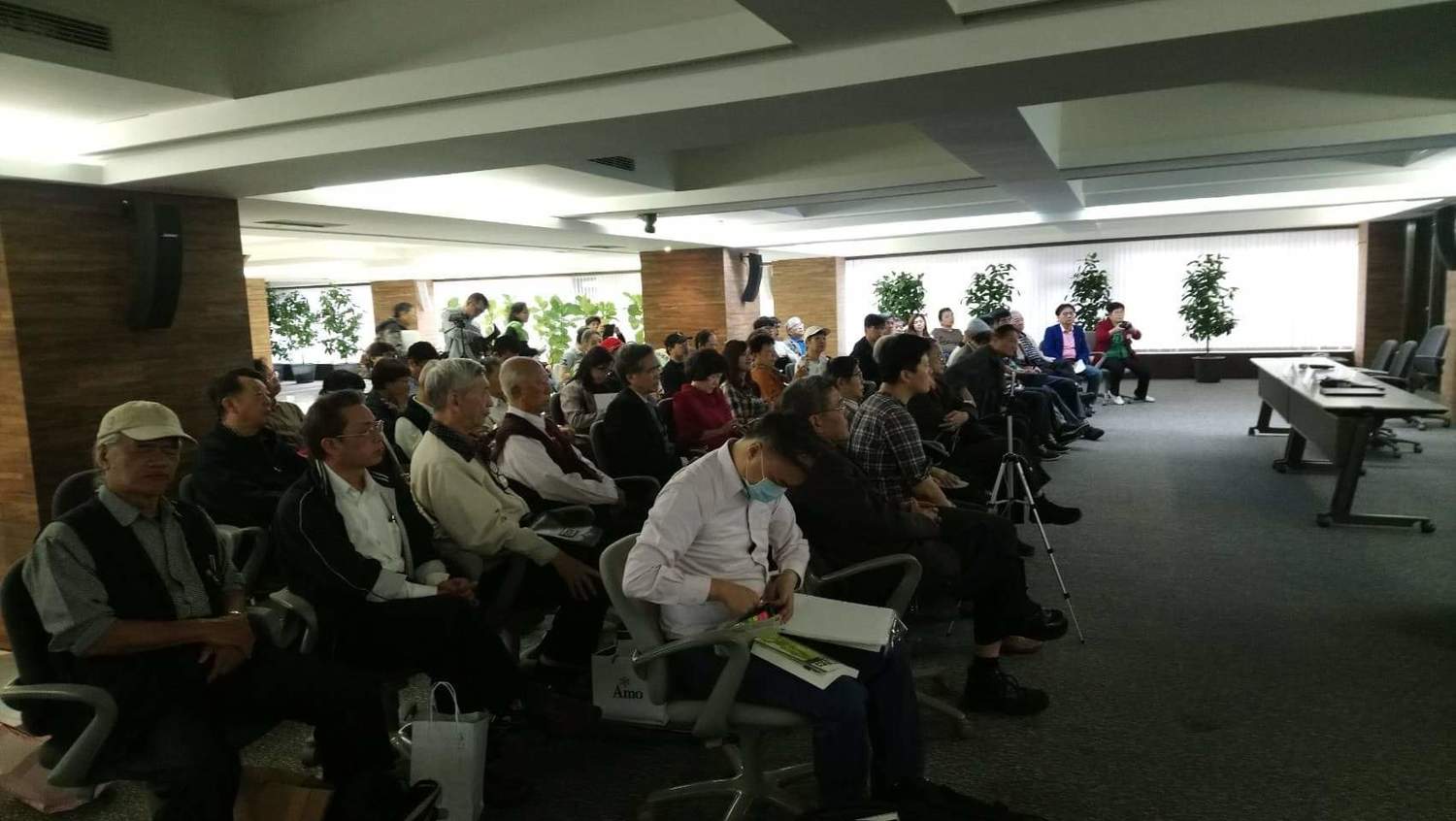 包含歐盟研究協會理事長周朝國、學者洪鐮德、學者王泰銓,及前立委張旭成、民報董事長陳永興醫師一同交流,與會嘉賓一致呼籲歐盟研究協會,堅定監督政府立場,持續策進台灣並認清歐盟歷史脈絡。 圖:歐盟協會/提供 包含歐盟研究協會理事長周朝國、學者洪鐮德、學者王泰銓,及前立委張旭成、民報董事長陳永興醫師一同交流,與會嘉賓一致呼籲歐盟研究協會,堅定監督政府立場,持續策進台灣並認清歐盟歷史脈絡。 圖:歐盟協會/提供